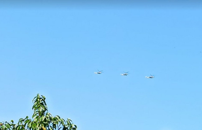 Над Киевской областью летают военные самолеты и вертолеты: появились впечатляющие видео