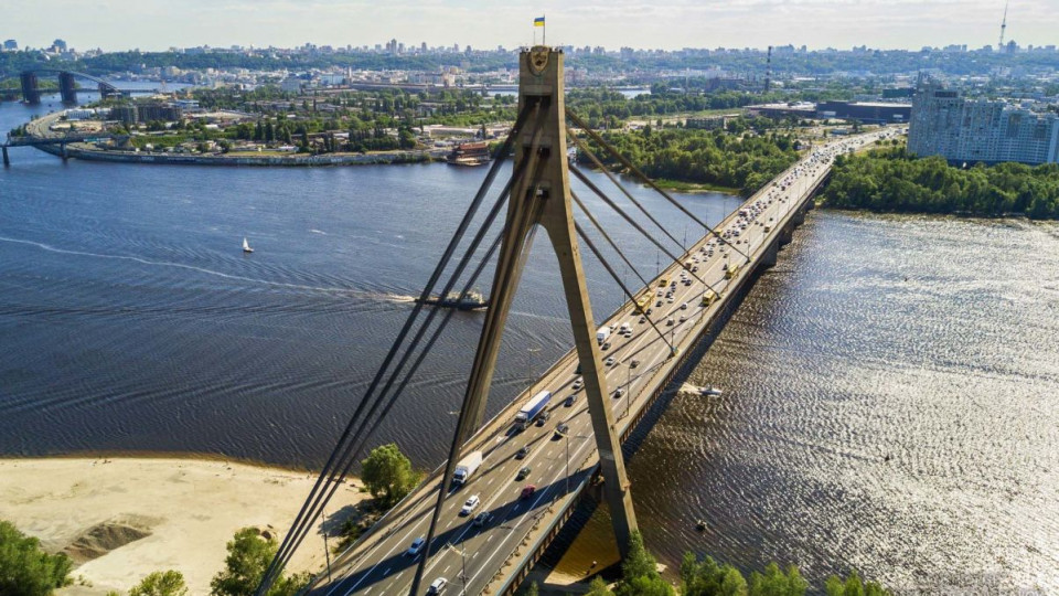 В Киеве ограничат движение по Северному мосту