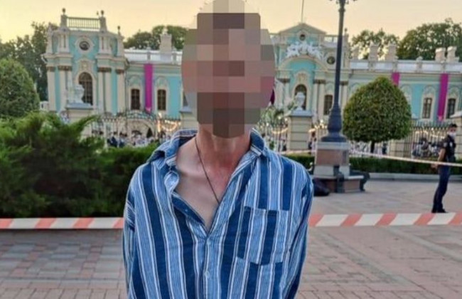 Мужчина угрожал прохожим взрывчаткой в центре столицы