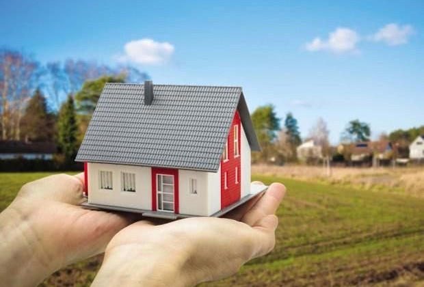 Земельна реформа: яка доля чекає на самочинне будівництво, землю під гаражами та спільну власність на ділянки