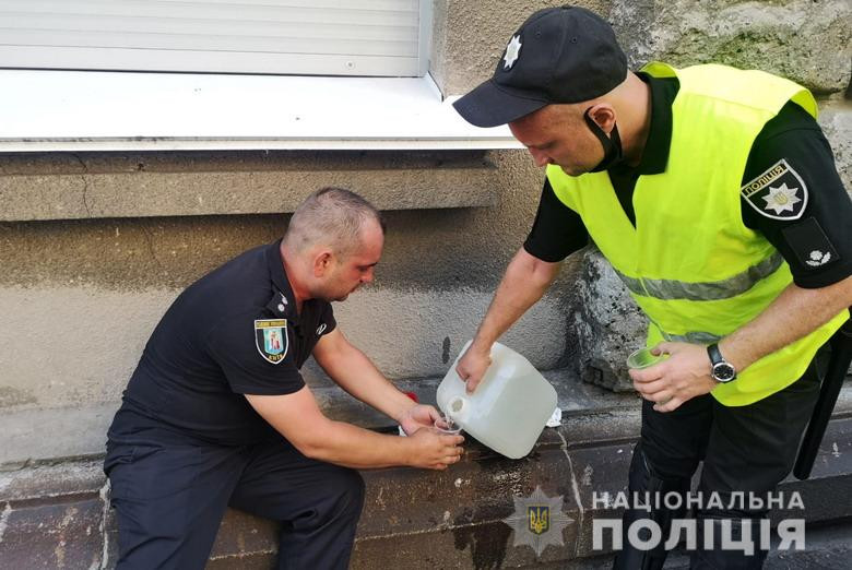 Поліція повідомила деталі сутичок біля Офісу Президента