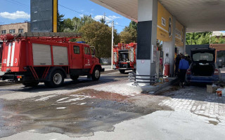 Под Киевом на АЗС вспыхнул автомобиль