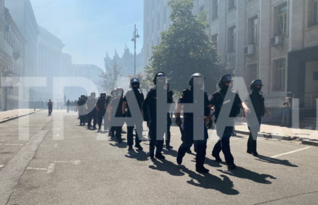 В столкновениях под ОП пострадали полицейские и нацгвардейцы