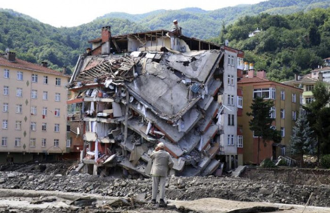 В Турции возросло до 57 количество погибших в результате наводнений