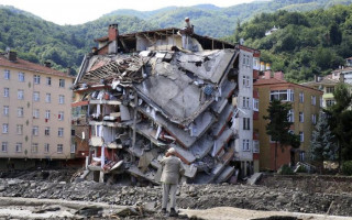В Турции возросло до 57 количество погибших в результате наводнений