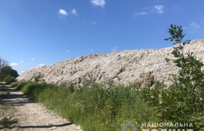 На Київщині поліція викрила причетних до забруднення понад 10 га землі