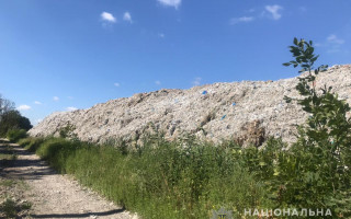 На Київщині поліція викрила причетних до забруднення понад 10 га землі
