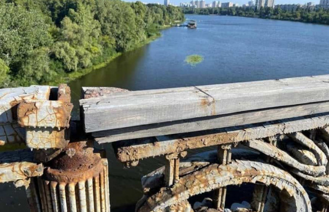 В Киеве трещит по швам мост Патона