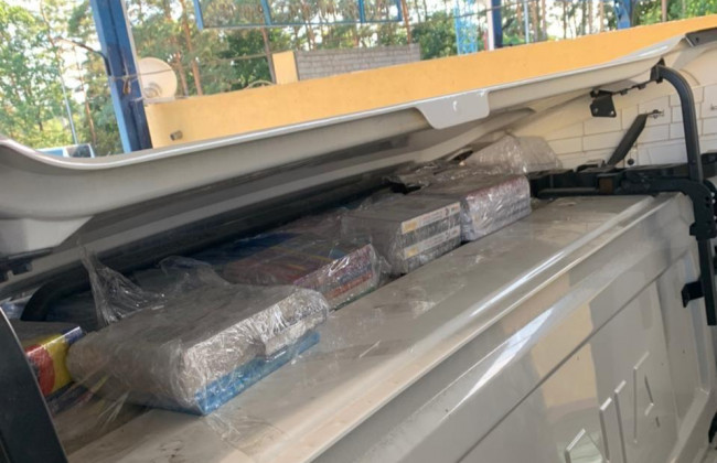 Прикодонники затримали «вантажівку-бібліотеку»