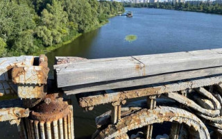 В Киеве трещит по швам мост Патона
