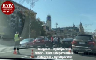 В Києві сталася масштабна аварія на Хрещатику: є відео