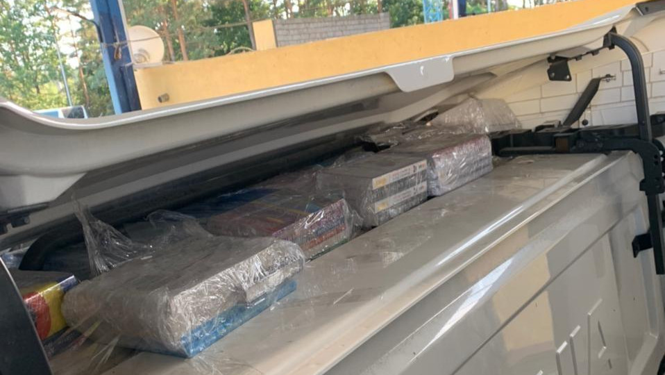 Прикодонники затримали «вантажівку-бібліотеку»