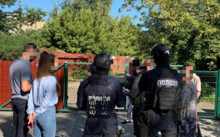 «Заробити на евакуації авто»: у Києві низку чиновників підозрюють у зловживаннях владою