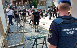 У Зеленського відреагували на обурення «радянською» інсталяцією на Майдані
