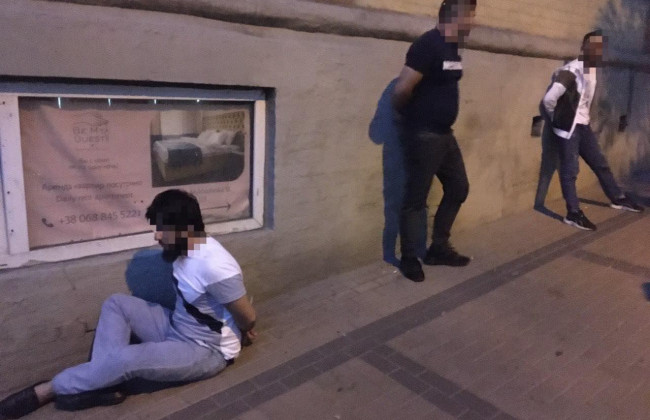 У Києві група осіб грабувала та ґвалтувала людей з використанням сильнодіючих препаратів