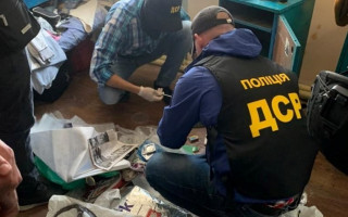В Киевской области заключенный организовал канал поставок наркотиков в колонию