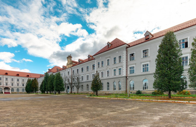 На Львівщині у спортивно-оздоровчому комплексі отруїлося 17 дітей