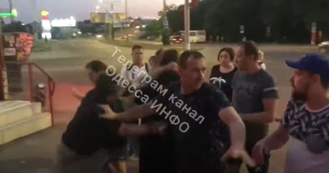 В Одессе пассажиры маршрутки устроили самосуд над мужчиной