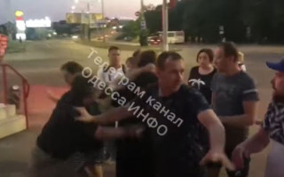 В Одессе пассажиры маршрутки устроили самосуд над мужчиной