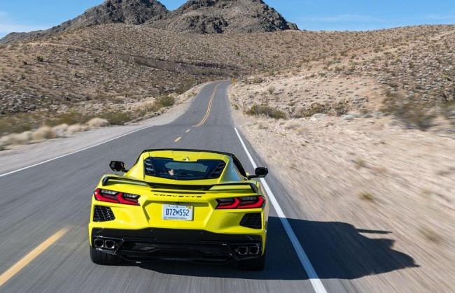 Новый спорткар Chevrolet Corvette Z06 2023 года заметили на дороге, фото