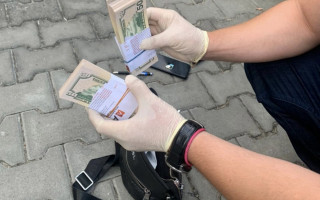 Мільйони фальшивої валюти: У Києві ліквідували міжнародний канал постачання підроблених грошей