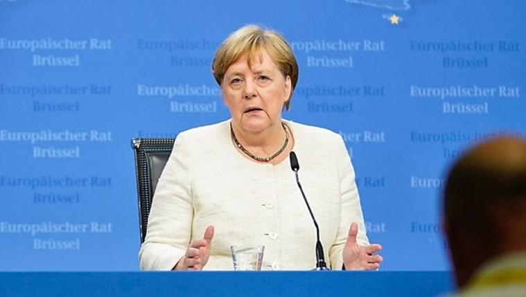 Меркель выступила за проведение нормандской встречи