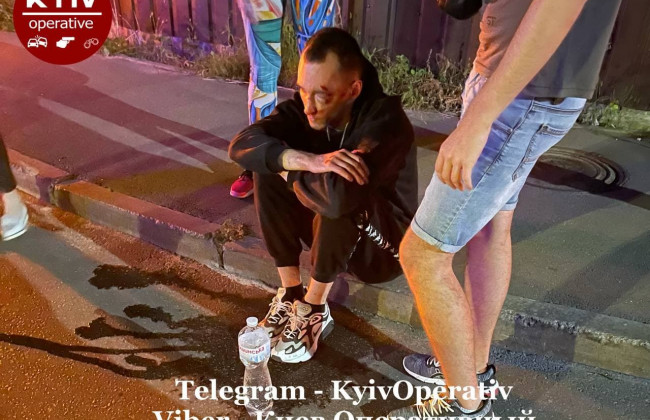 Сильно разогнался: в Киеве на электросамокате разбился молодой парень