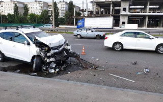 Ужасное ДТП в Киеве: авто разбилось о маршрутку