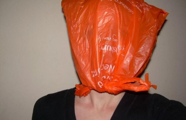 В Запорожье заметили женщину в необычной маске