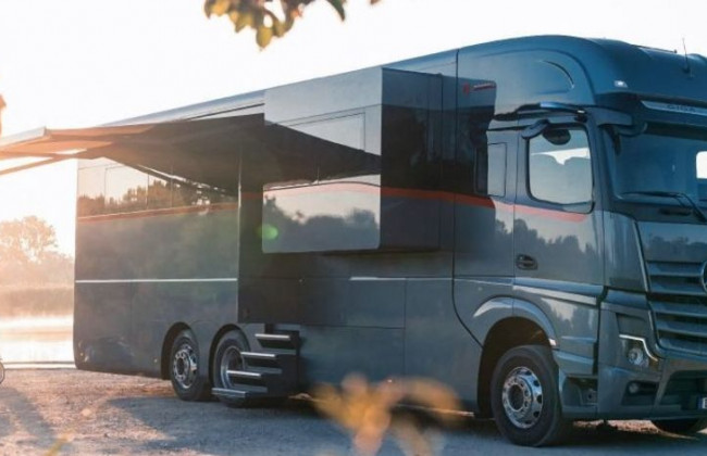 Автодом с гаражом и интерьером, как у яхты: в сети показали Mercedes-Benz Actros