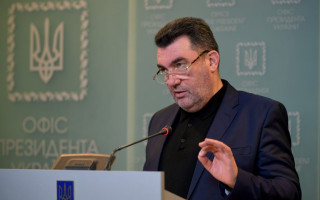 РНБО запровадила повний пакет санкцій проти 4 осіб: список