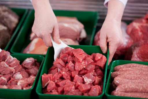 Цена свободы — 600 гривен: в Луцке мужчина украл для детей мясо в супермаркете и попал в СИЗО, видео
