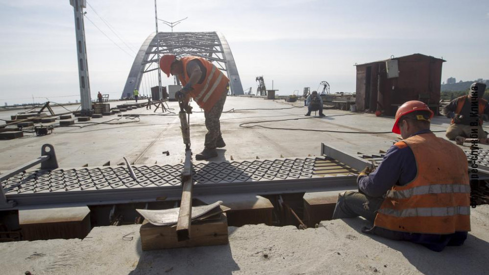 Киевлянам показали процесс строительства Подольско-Воскресенского моста и метро на Троещину