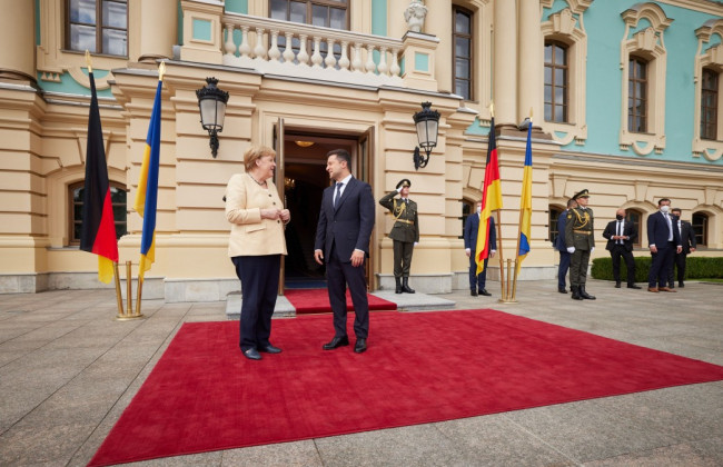 У Києві розпочалася зустріч Зеленського з Меркель