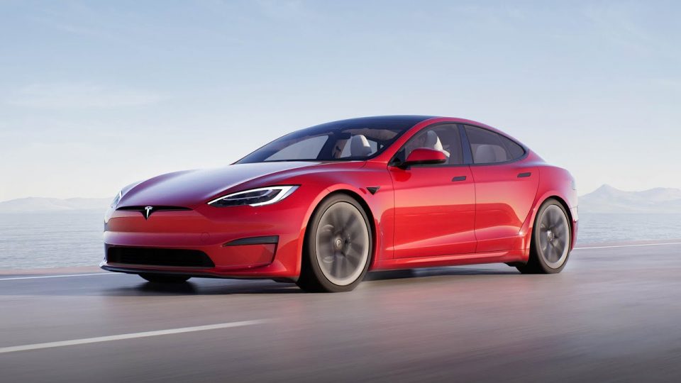 В обновленной Tesla Model S выявили массу недостатков, видео