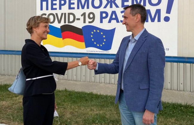 Украина получила 1,5 млн доз вакцины AstraZeneca от Германии