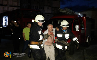 В Дніпрі пожежники врятували чоловіка