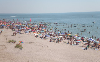 Туристы, отдыхающее на Азовском море, массово жалуются на интоксикацию: подробности