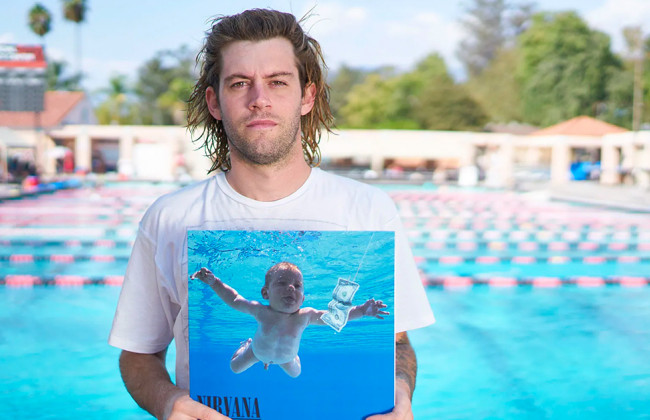 Парень с обложки альбома «Nirvana» подал на группу в суд