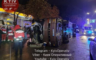 Серьезное ДТП в Киеве: перевернулся автобус Кишинев — Москва, много пострадавших