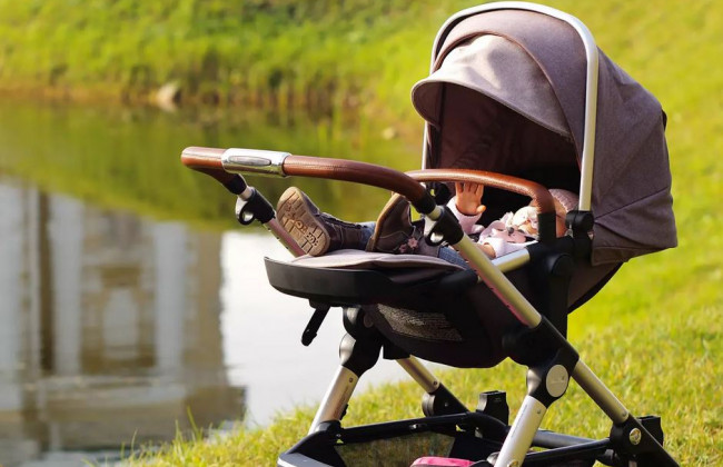 В Киеве горе-отец потерял во время прогулки двухмесячную дочь