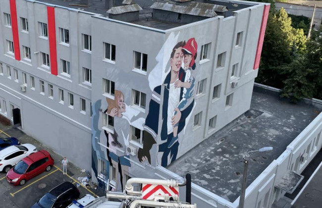 В Киеве появился мурал, посвященный спасателям