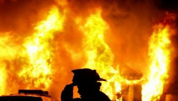 В Киеве на Позняках ужасный пожар: горел дом