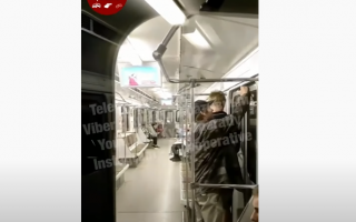 В метро Киева наглые пьяные подростки опять начудили, видео