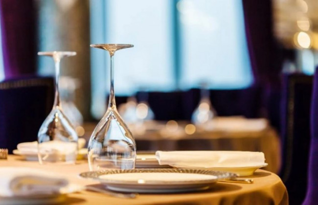 В Одессе на 3-летнего ребенка в ресторане рухнула стеклянная дверь: видео