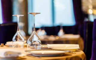 В Одессе на 3-летнего ребенка в ресторане рухнула стеклянная дверь: видео