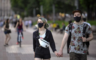 В этом году точно не закончится: Минздрав дал тревожный прогноз о пандемии