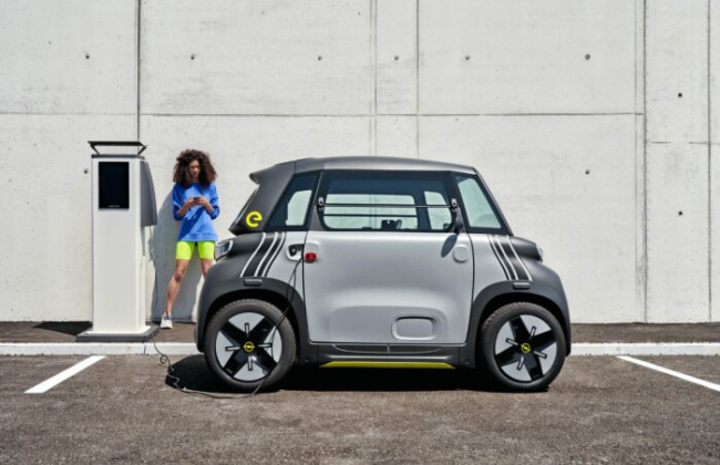 Opel показал электромобиль, которым можно управлять без прав