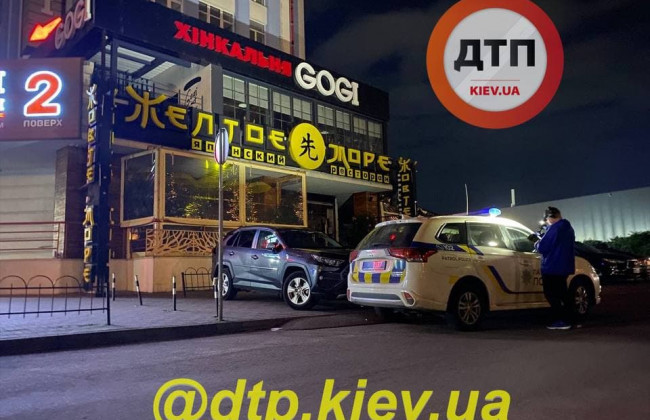 В Киеве на Осокорках мужчина выжил после падения с 8 этажа