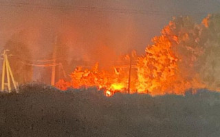 Вооруженный киевлянин в бронежилете поджог фермерское хозяйство: убегал на самокате